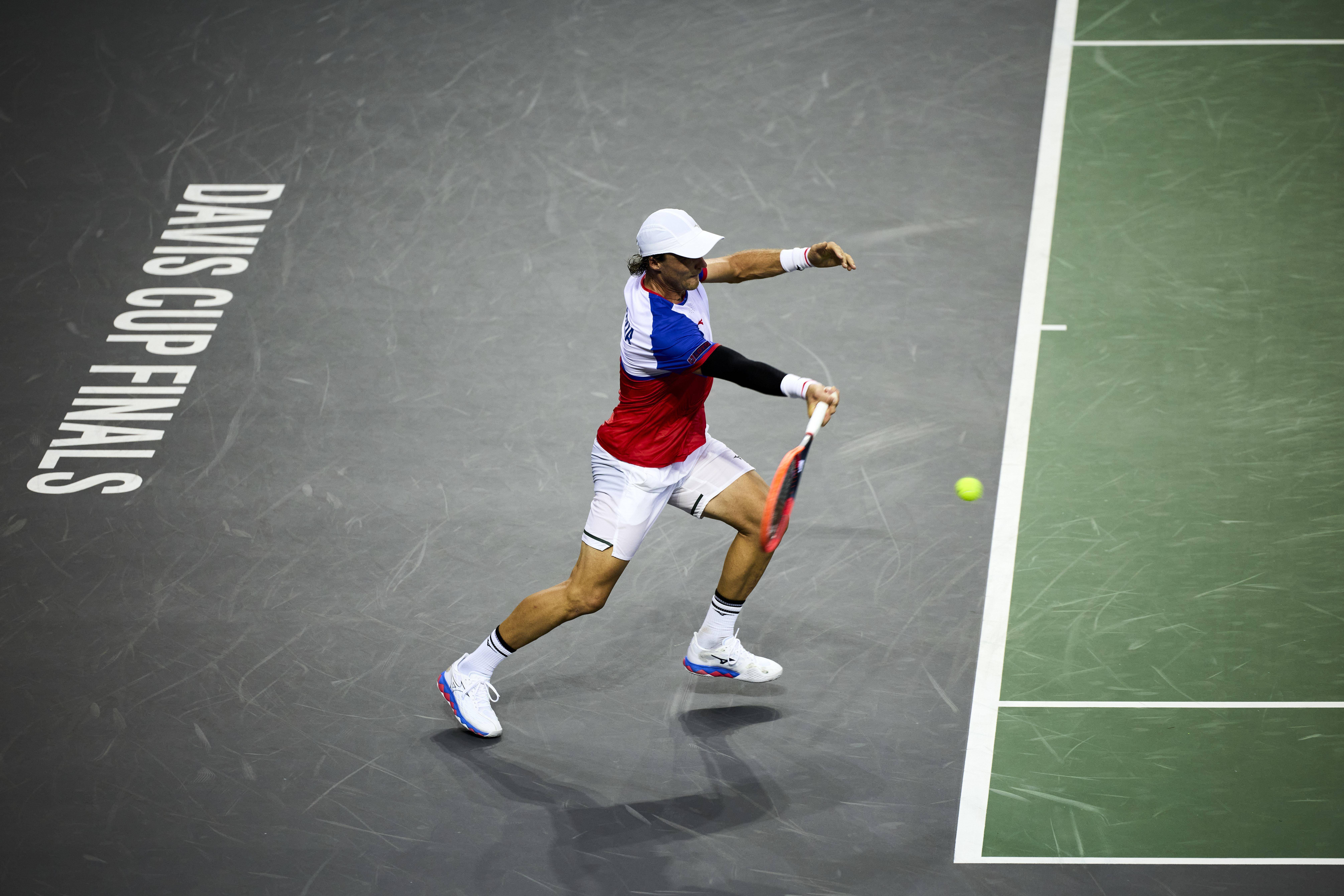 爱游戏官网-斯洛伐克队在足球比赛中全力以赴