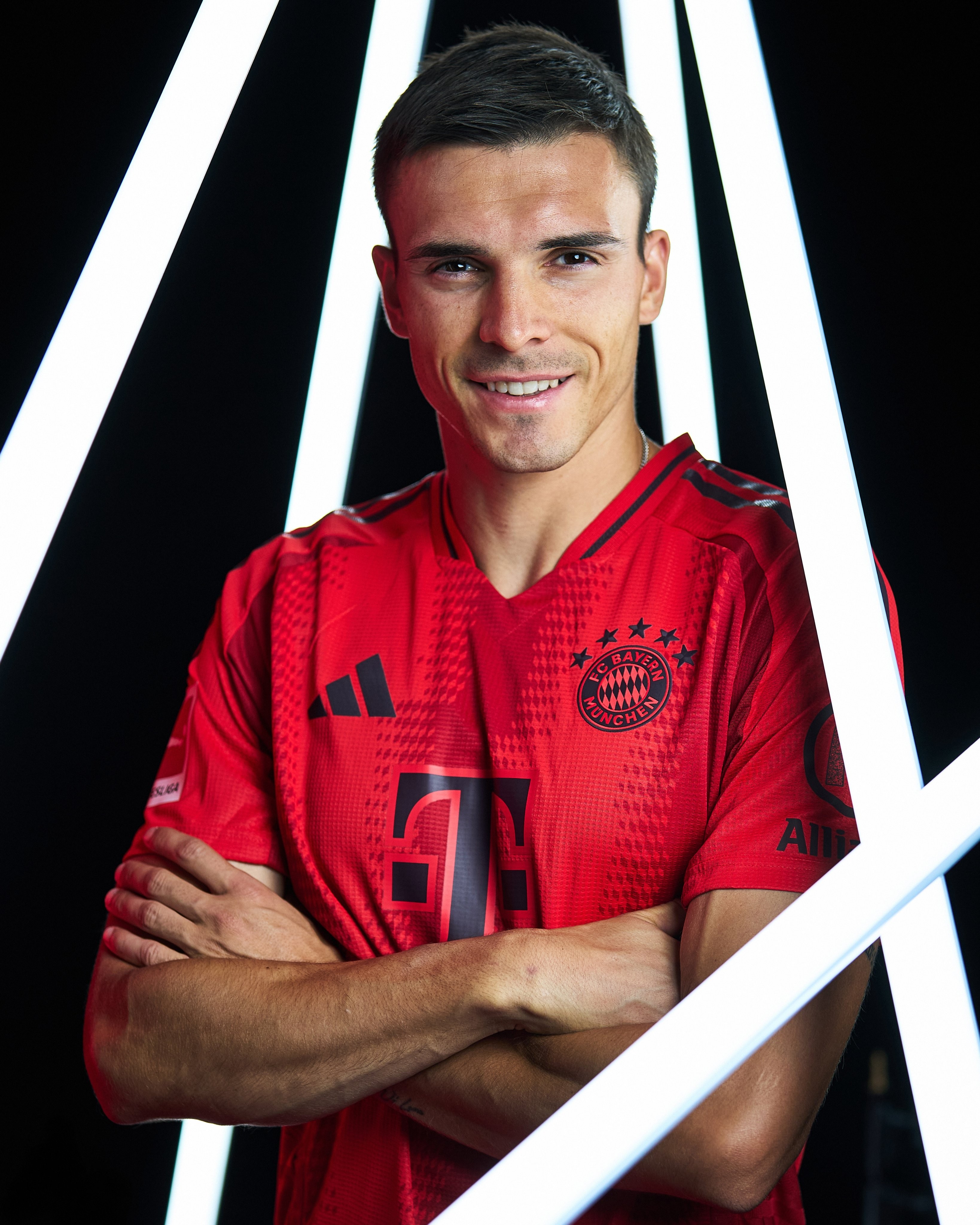 爱游戏官网-包含拜仁中场大将受伤，将缺席关键比赛的词条