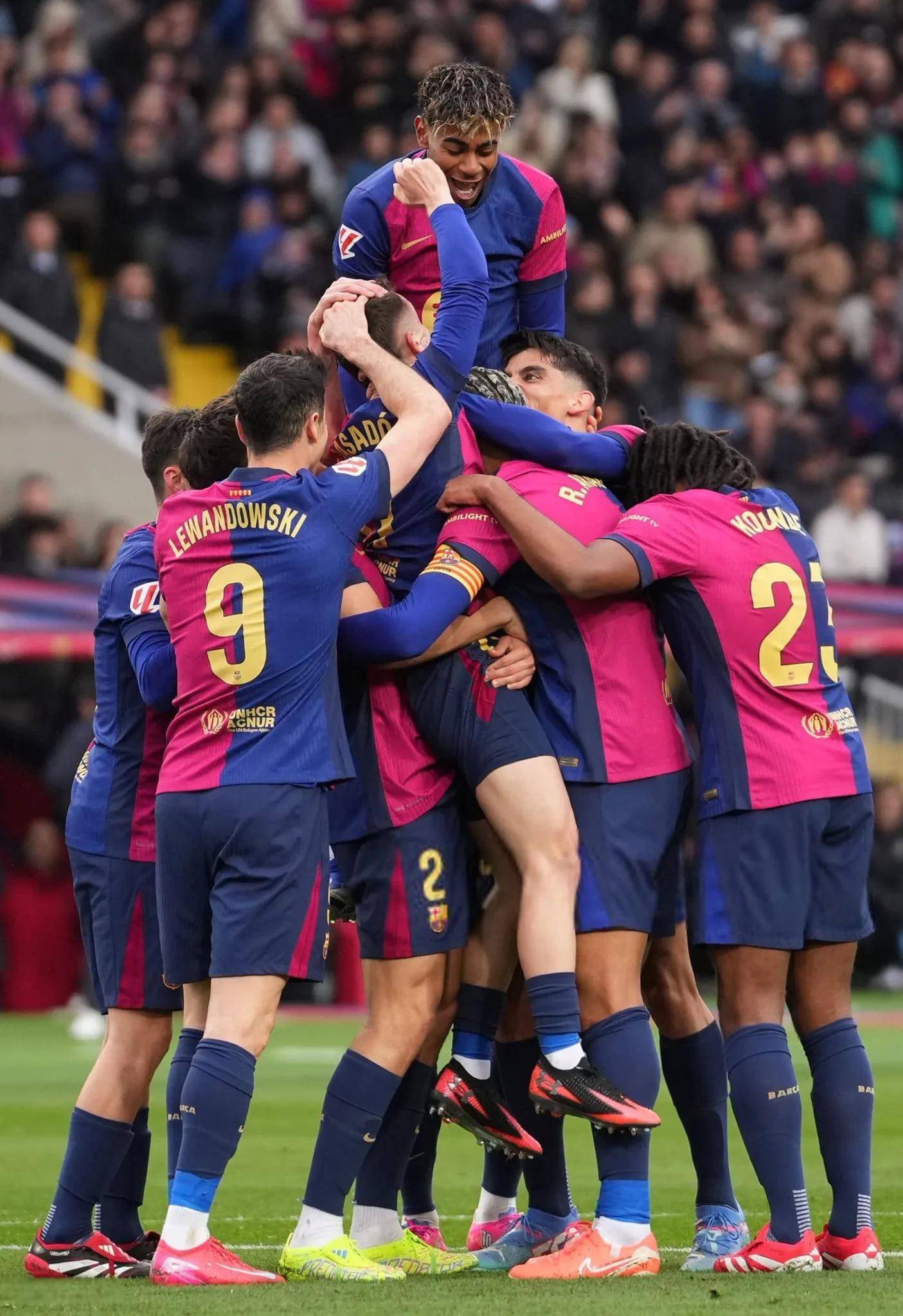 曼联轻松晋级淘汰赛，实现出线目标的简单介绍