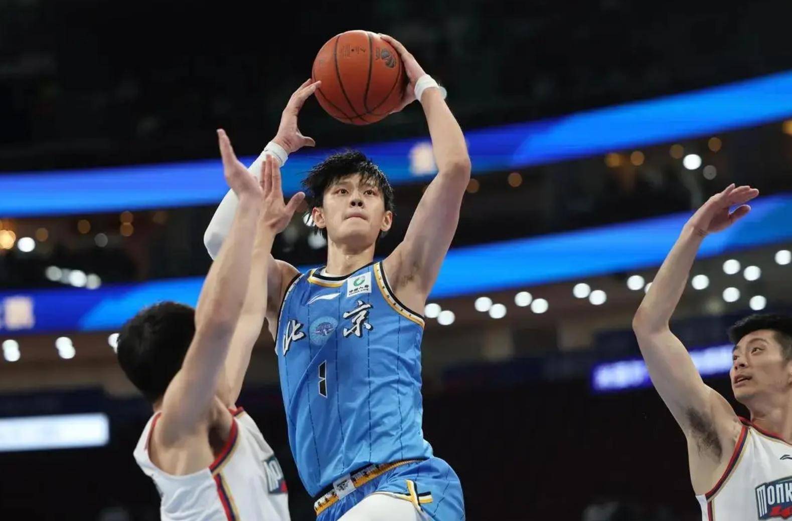 北京队联手外援,迅速逆转比分,力压对手获胜 北京队联手外援,迅速逆转比分,力压对手获胜