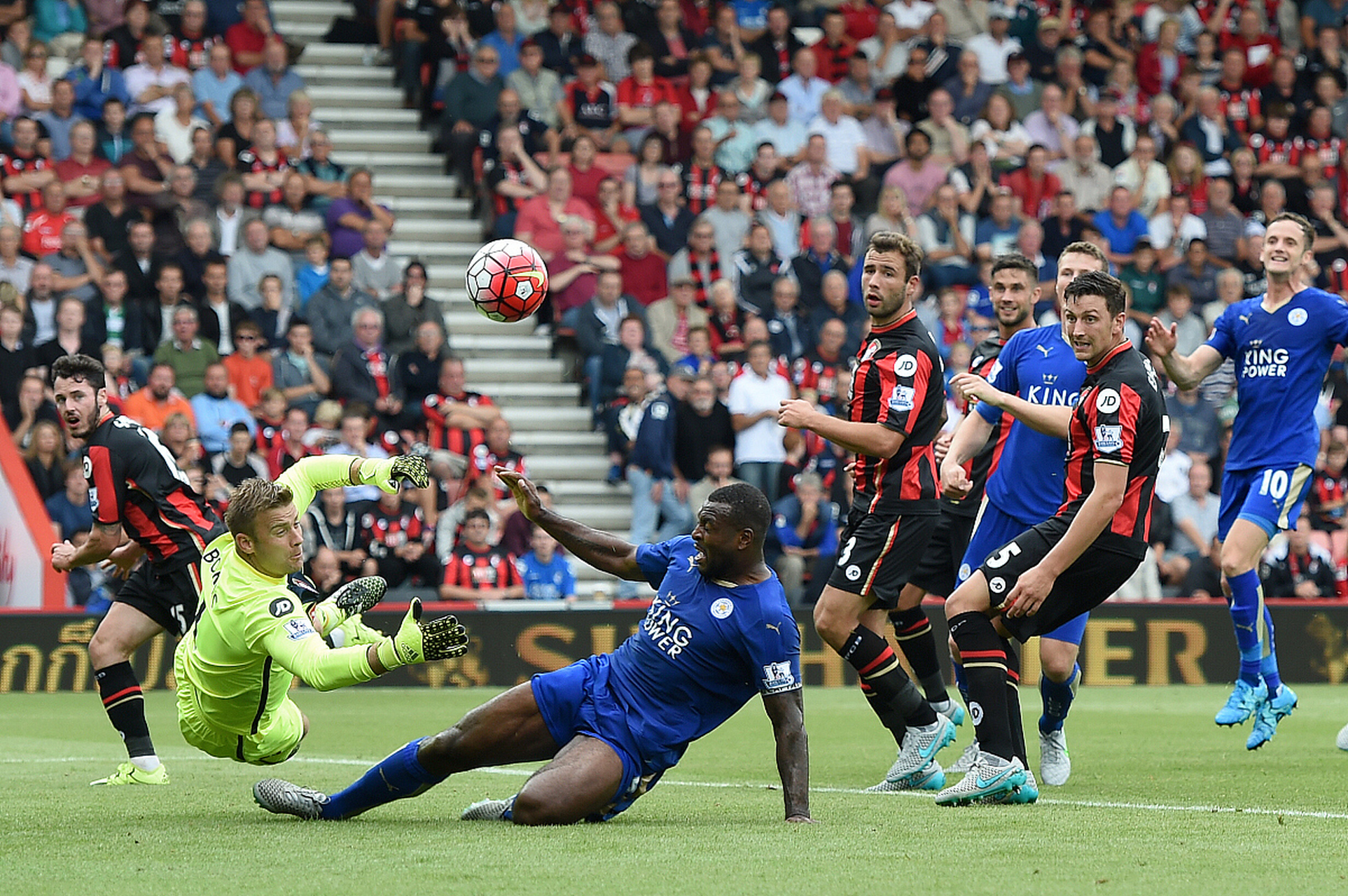 波鸿队胜利后锋线表现出色守住胜利的关键