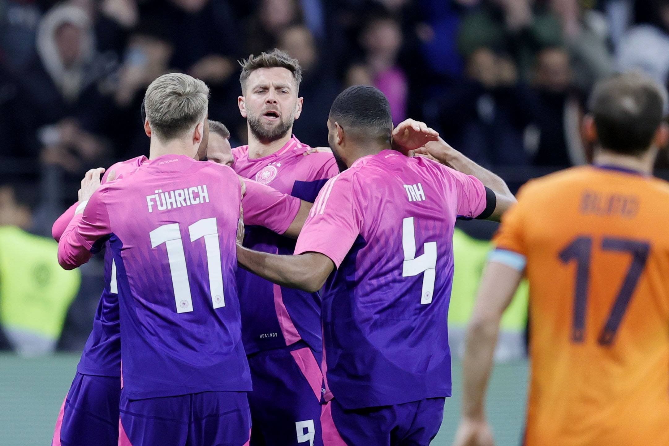 爱游戏官网-苏格兰队在比赛中表现出色成功晋级