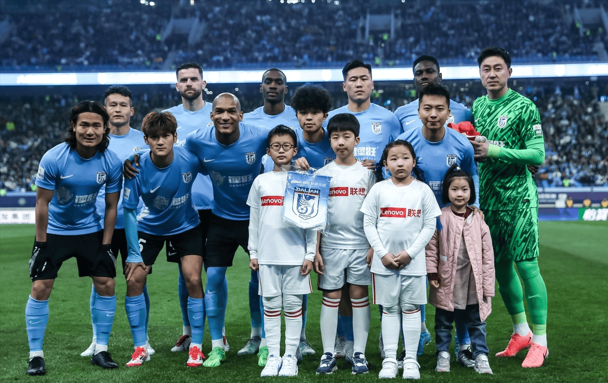 比赛中球队采用新战术,战胜对手 比赛中球队采用新战术,战胜对手