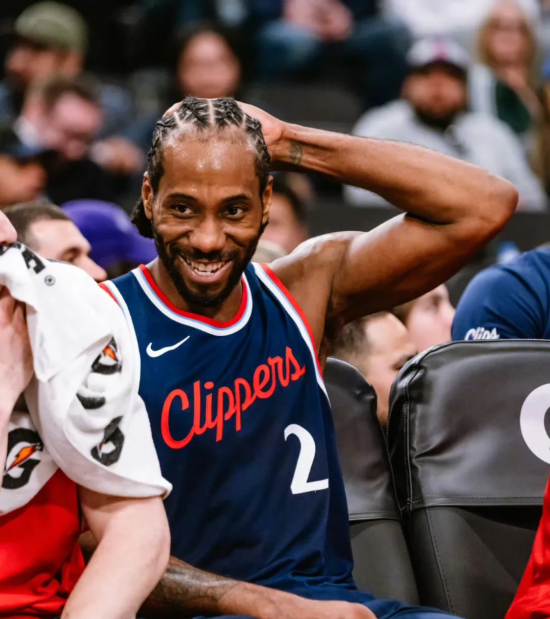 伦纳德频频超神表现，快船队斩获胜利