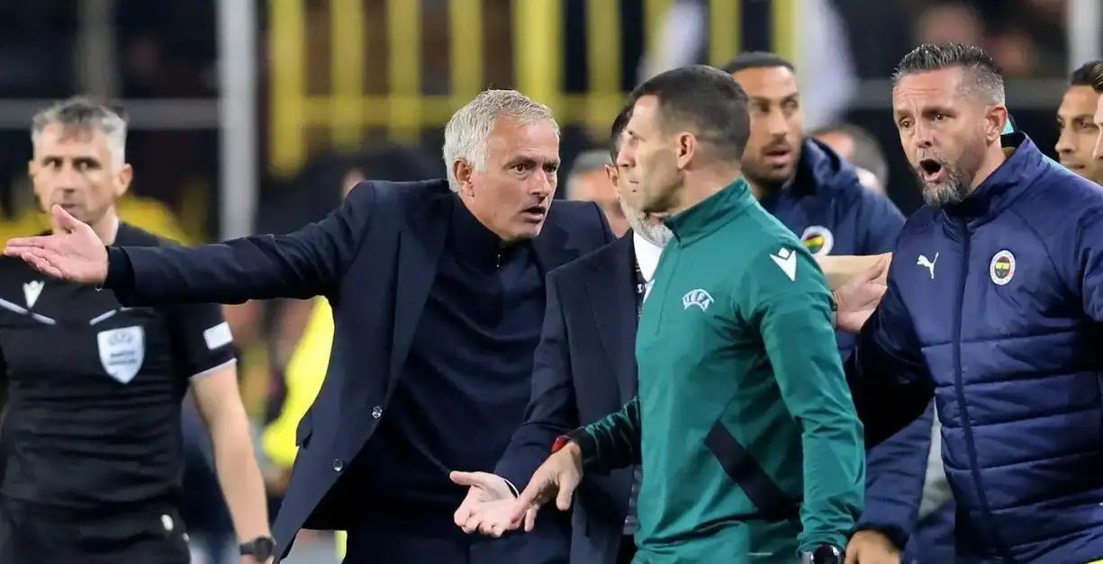 战术精湛:巴西队对阵英格兰队展示团队默契的简单介绍 战术精湛:巴西队对阵英格兰队展示团队默契的简单介绍