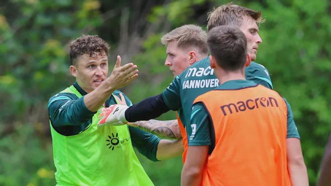 关于汉诺威主帅战术奏效，德甲球队连续取得胜利的信息