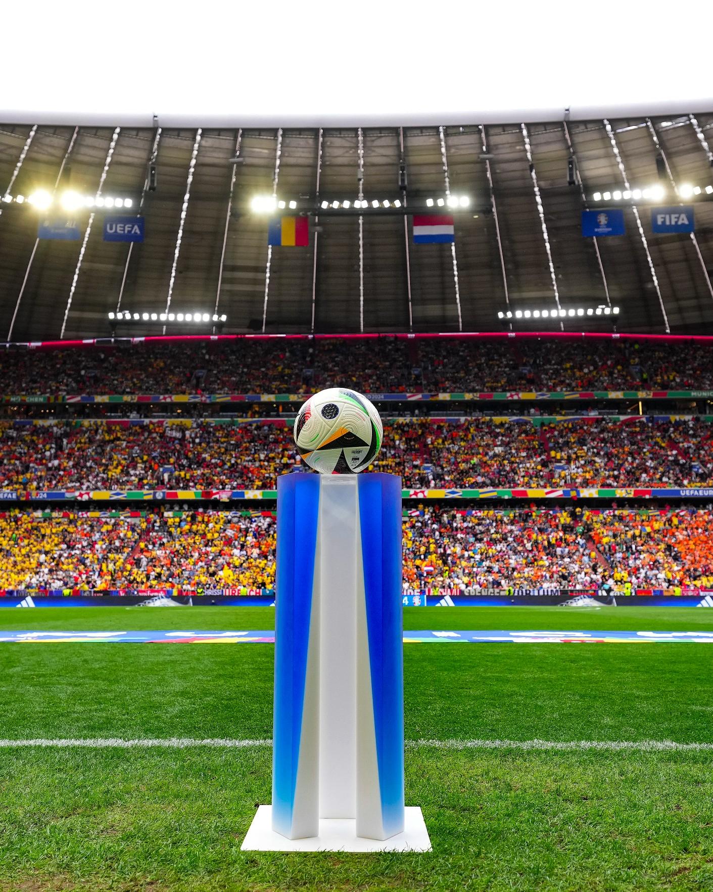 荷兰队主场迎战土耳其，争夺关键三分