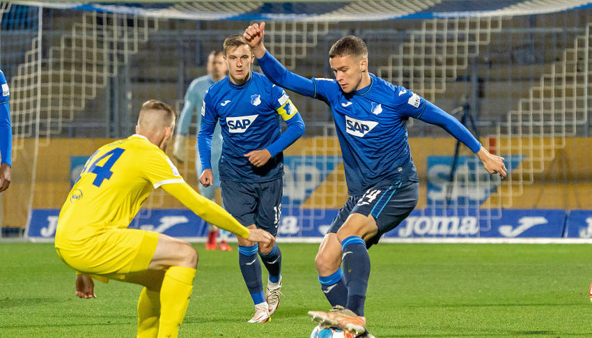 柏林赫塔主场平局，保持中游位置