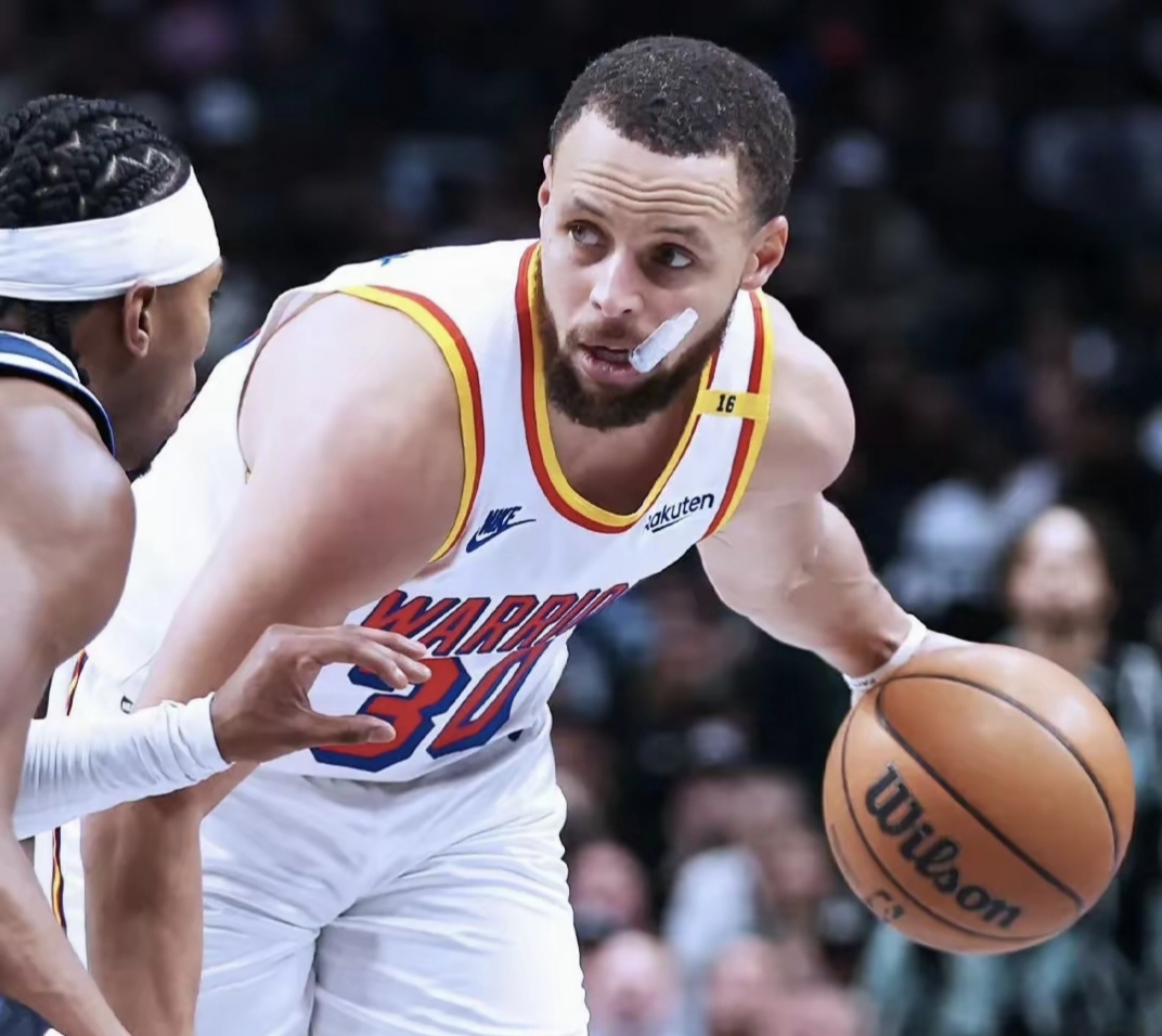 勇士豪取四连胜，库里持续爆发